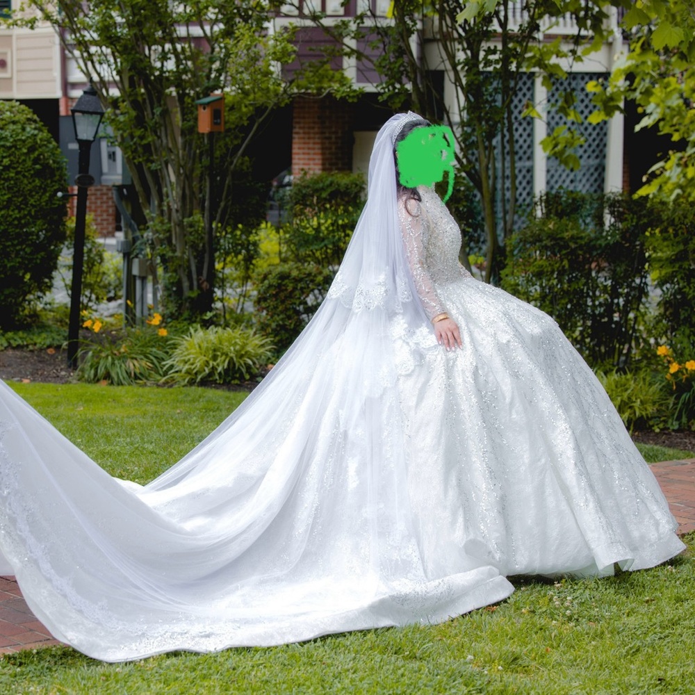 New design luxury wedding dress. - Picture 2 of 5